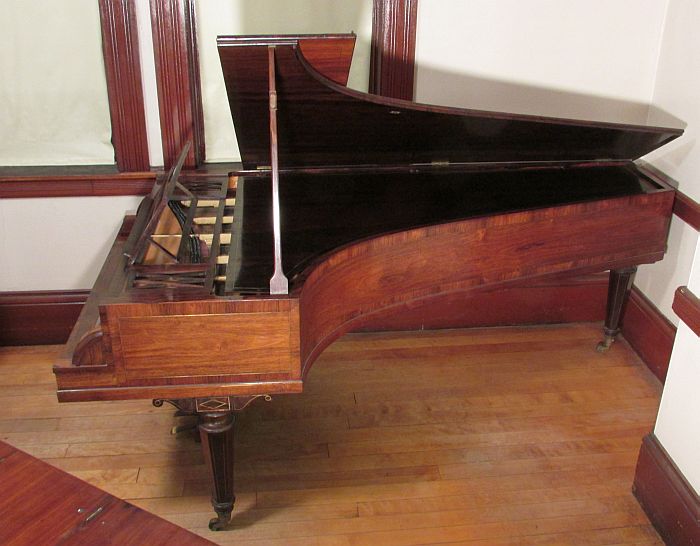 1836 Erard, side view, open, dust lid in place