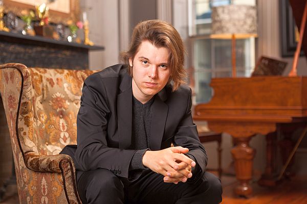 Artem Belogurov, piano