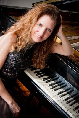 Elyane Laussade, piano