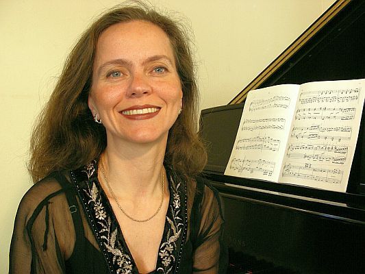 Zeynep Ucbasaran, piano